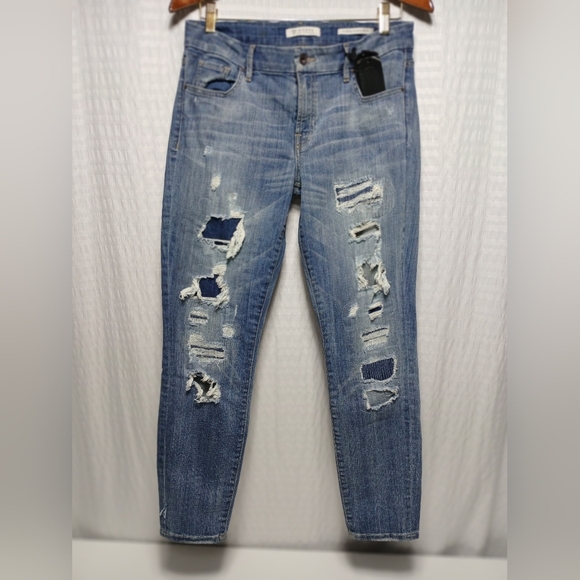 Ladies Guess Power Curvy Midrise Jeans. Size 30 NWT - Picture 1 of 7